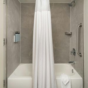 King Suite Hearing accessible